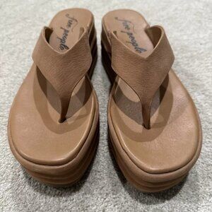 FREE PEOPLE Haven Thong Platform Sandals / Tan / Size 37